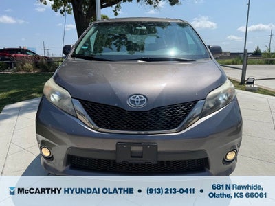 2014 Toyota Sienna SE 8 Passenger