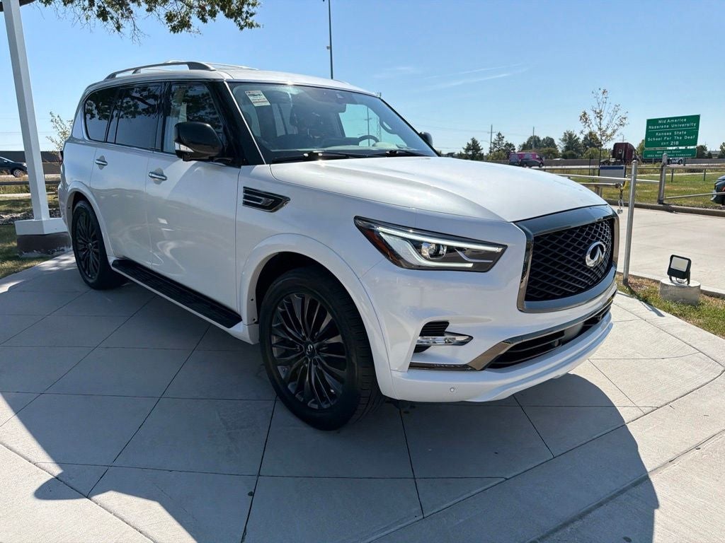 2022 INFINITI QX80 Premium Select