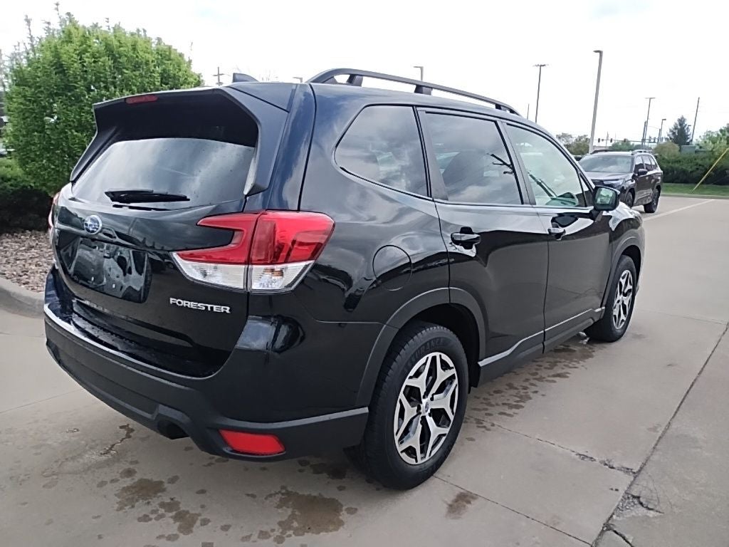 2022 Subaru Forester Premium