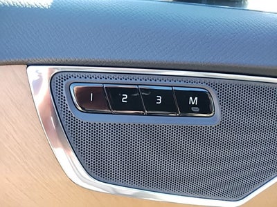 2022 Volvo XC90 T6 Momentum