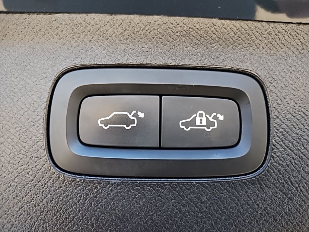 2022 Volvo XC90 T6 Momentum