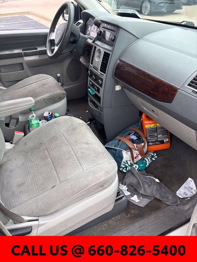 2010 Chrysler Town & Country LX