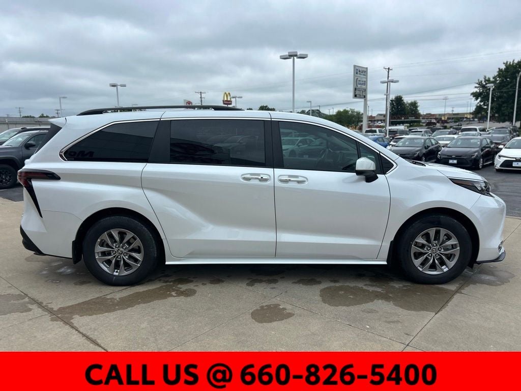 2024 Toyota Sienna XLE 8 Passenger