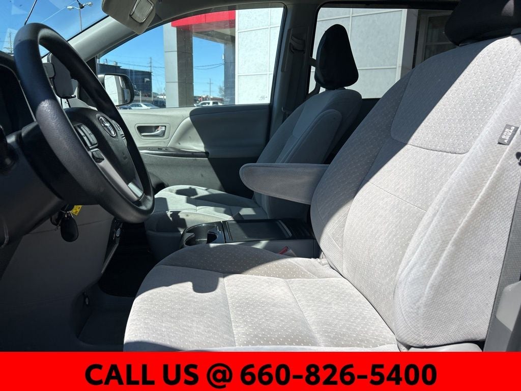 2020 Toyota Sienna LE 7 Passenger