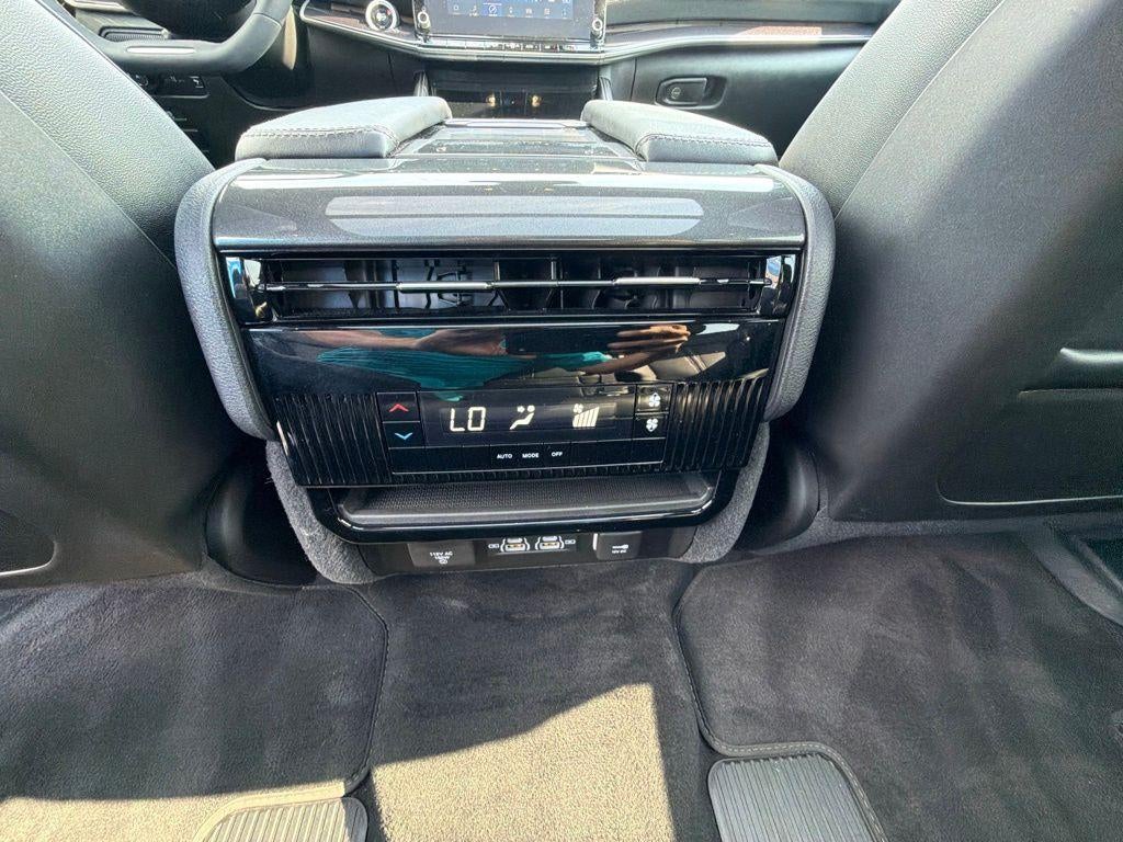 2024 Jeep Wagoneer Base