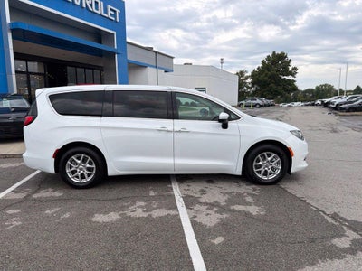 2022 Chrysler Voyager LX