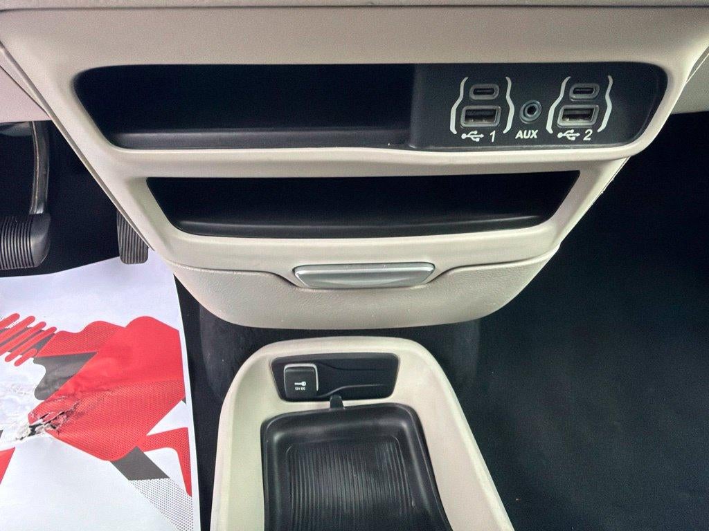 2022 Chrysler Voyager LX