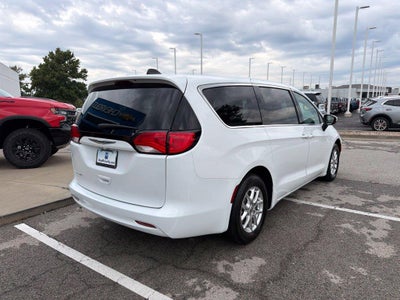2022 Chrysler Voyager LX