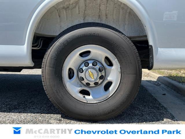 2025 Chevrolet Express Passenger 1LT