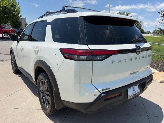 2022 Nissan Pathfinder SV