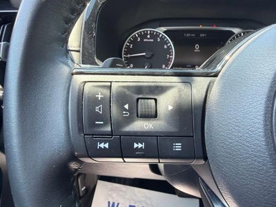 2022 Nissan Pathfinder SV