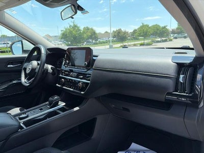 2022 Nissan Pathfinder SV