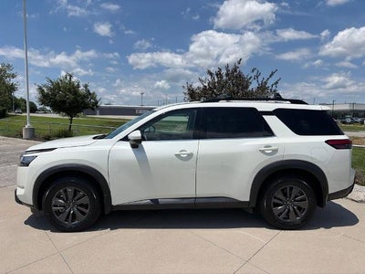2022 Nissan Pathfinder SV