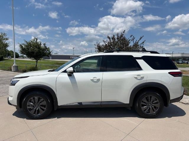 2022 Nissan Pathfinder SV