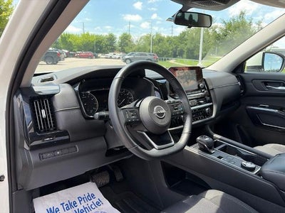 2022 Nissan Pathfinder SV