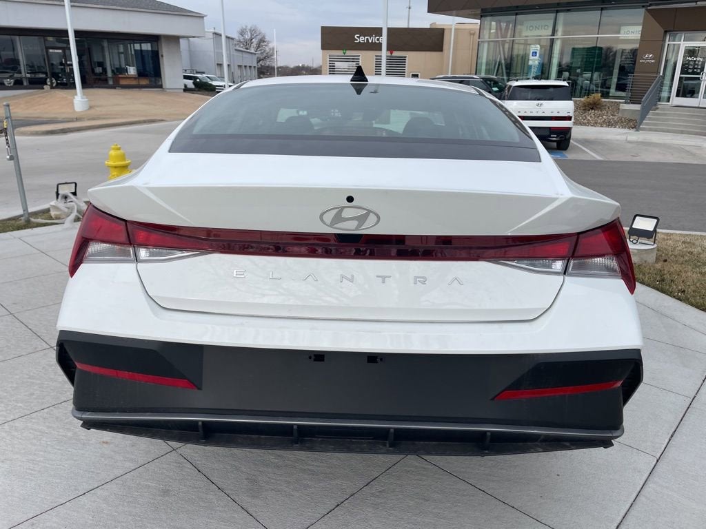2026 Hyundai ELANTRA SE
