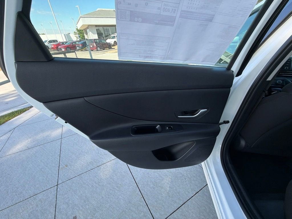 2026 Hyundai ELANTRA SE
