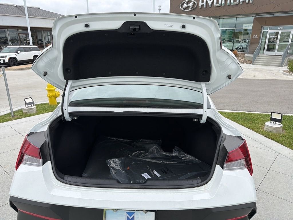 2026 Hyundai ELANTRA SE