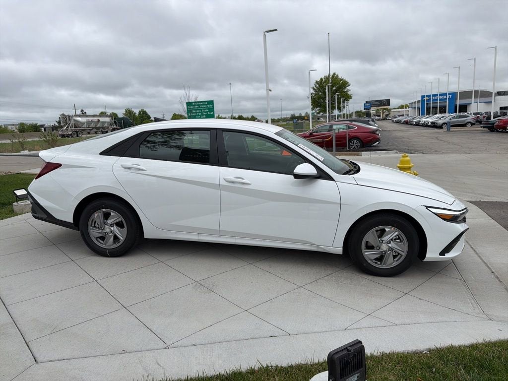 2026 Hyundai ELANTRA SE