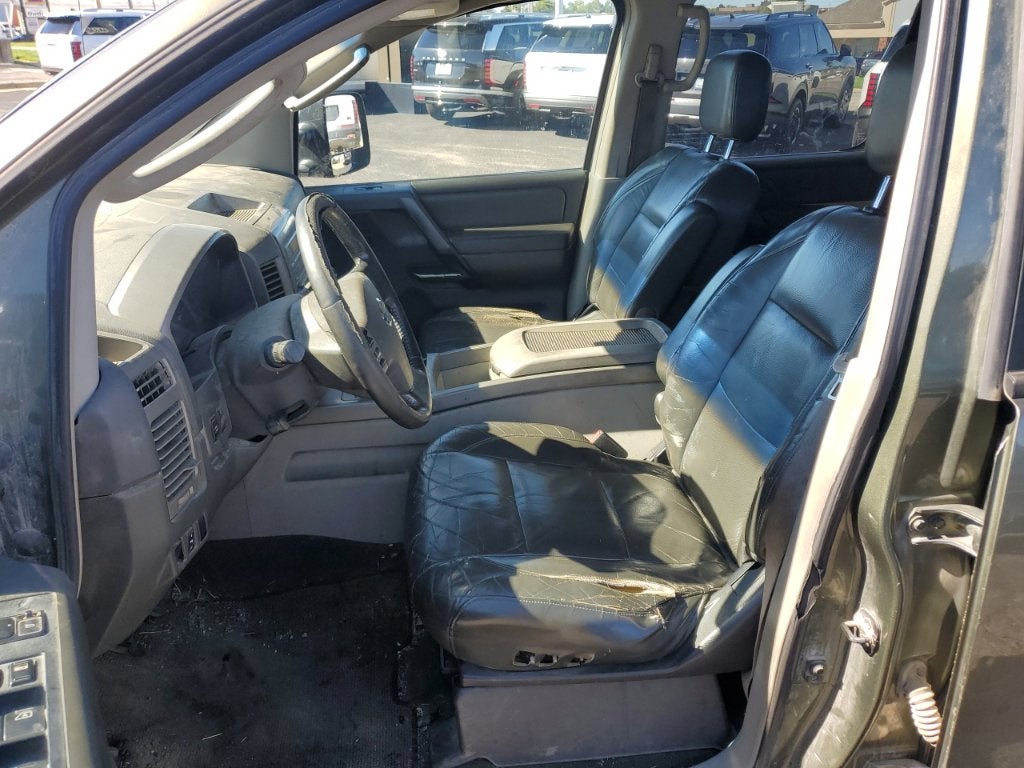 2004 Nissan Titan LE