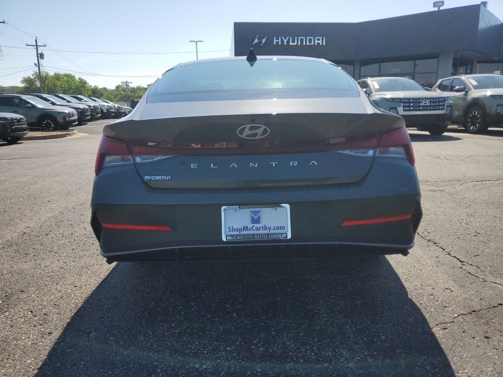 2026 Hyundai ELANTRA SE