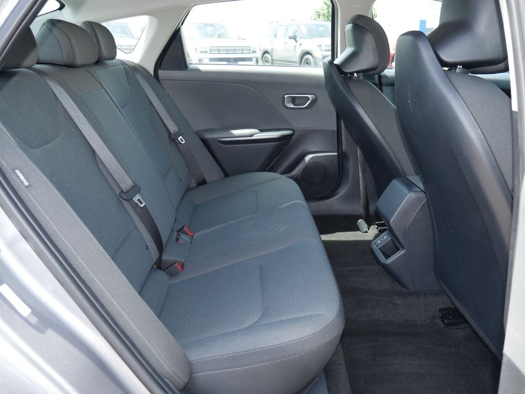 2025 Kia K4 LXS - Photo 23